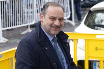 Ábalos se libra de la prisión preventiva gracias al argumento surrealista de la Fiscalía sanchista