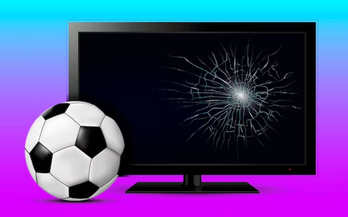Balón de fútbol y televisión