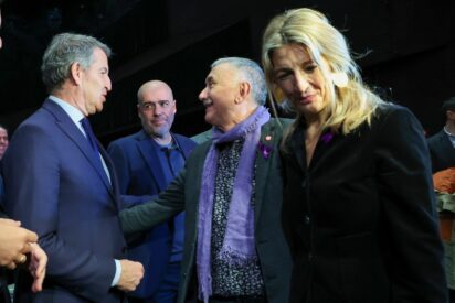 Feijóo con los sindicalkistas de CCOO y UGT y con Yolanda Díaz
