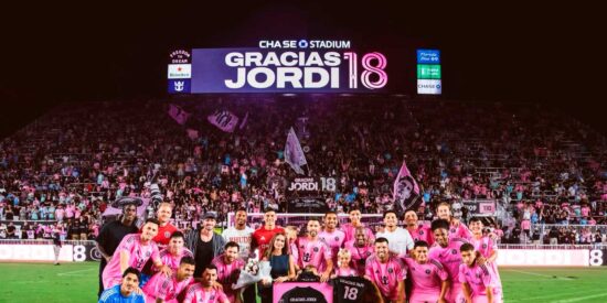 Jordi Alba se despide del fútbol entre lágrimas y ovaciones