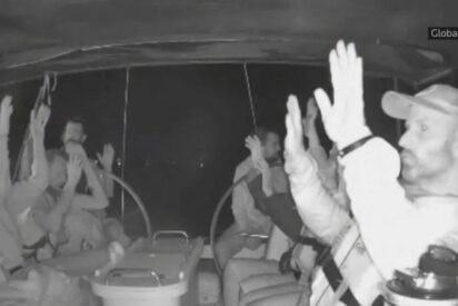 Los perroflautas de la Flotilla a Gaza, en el momento de ser arrestados por fuerzas israelíes