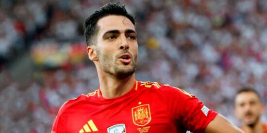 España celebra su racha invicta con Merino de emperador y Pedri de director