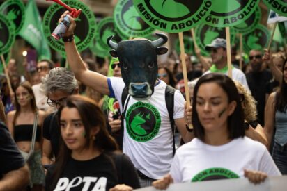 Partidarios de la ILP que propone la derogación de la tauromaquia como patrimonio cultural español.