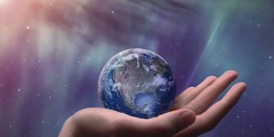 Horóscopo del lunes 13 de octubre de 2025: magia, decisiones y efemérides que inspiran