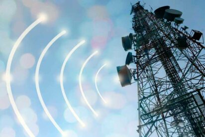 EE.UU. advierte: radios ocultos en infraestructuras solares de carreteras